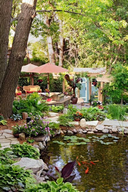 Spots of colour and little statues line the perimeter, making this spot perfect for. 30 Small Backyard Ideas That Will Make Your Backyard Look Big