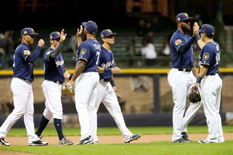 Milwaukee Brewers Current Rosters Active And Inactive Brewers