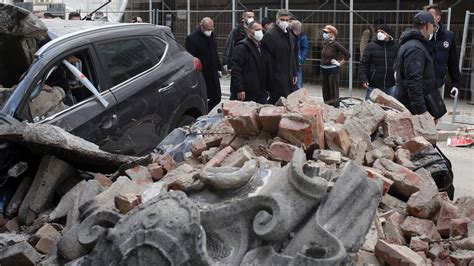 Un terremoto de magnitud 6.3 causa daños en croacia. Un terremoto de magnitud 5,3 y varios temblores posteriores sacudieron la capital de Croacia ...
