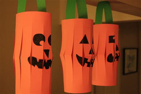 Halloween Craft Project: Paper Jack-O-Lanterns | Marin Mommies