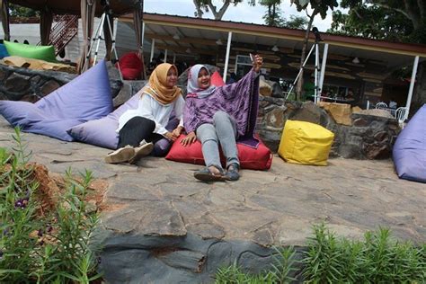 Now $24 (was $̶3̶4̶) on tripadvisor: Paraland Resort, Panorama Indah di Puncak Gunung Panten