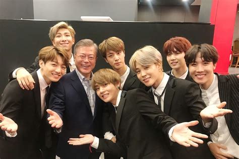 ¿no sabes cómo se juega a bts world, el nuevo juego de bts? BTS se reúne con el presidente de Corea del Sur, Moon Jae ...