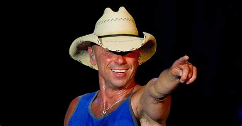 Kenny Chesney celebrates the No Shoes Nation lifestyle at Chase Field
