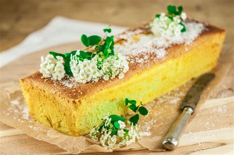 If you don't have a muslin bag, just use your clean hand to squeeze out the juice. Pandan Kuchen Rezept: Die grüne Versuchung aus Indonesien ...