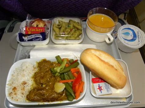 Excludes mustard, pickles, garlic, fried and fatty food. ボード「What I Ate In Flight」のピン