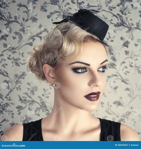 Retro Style Fashion Woman Stock Image Image Of Lady 36629361