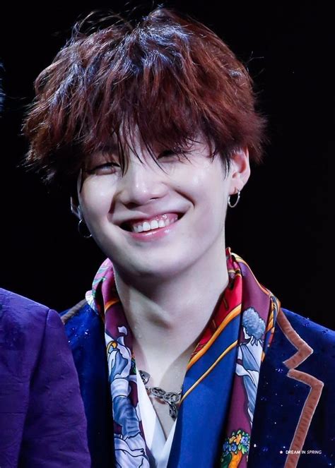 Siempre con una tierna y hermosa gummy smile en aquel bello rostro angelical y con ése exquisito aroma a. 12 Potret Gummy Smile Suga BTS