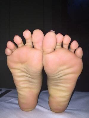Wrinkles And Toes HD Porn Pics