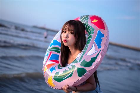 Wallpaper Model Asian Brunette Women On Beach Floater Looking At
