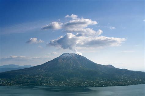 桜島火口のマグマをドローンで撮影成功 鹿児島県鹿児島市 桜島 昭和火口 kagoshima japan sakurajima volcano 火口周辺警報 噴火警戒レベル３ 入山規制 31° 35′ 19″ n, 130° 39′ 17″ e. 桜島が爆発!!!キノコ雲やべーな・・・ : オレ的ゲーム速報＠刃