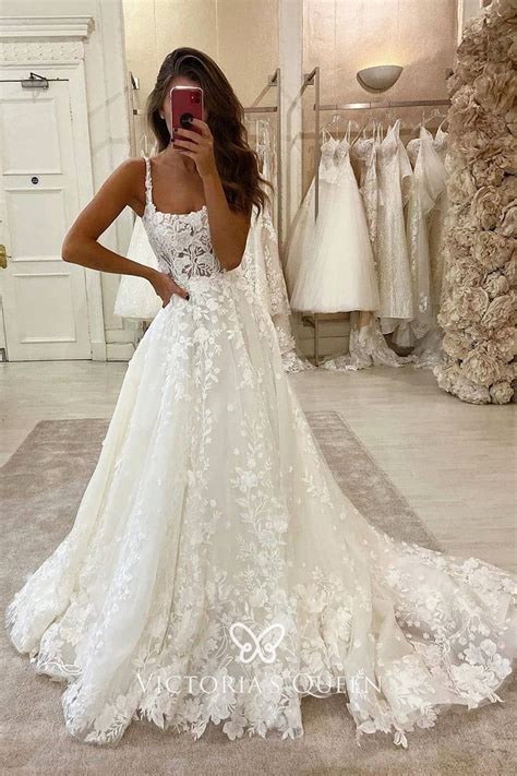 At first glance, this elegant, simple wedding dress is an understated design. Exquisite Floral Lace Scoop Neck Romantic Wedding Dress - VQ