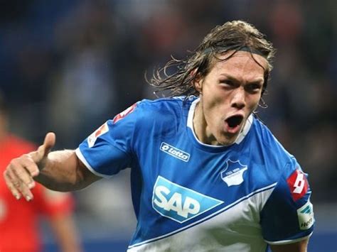 His current girlfriend or wife, his salary and his tattoos. Jannik Vestergaard, o gigante que queria ser advogado ...