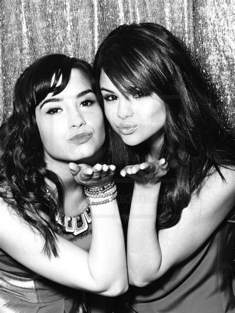 Demiandselena Photo Selena Gomez And Demi Lovato Photo 20010447 Fanpop