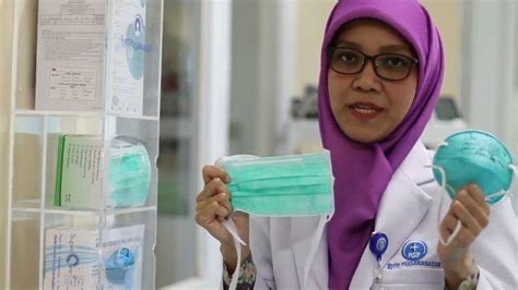 Berikut beberapa cara berwudhu dengan benar yang harus diterapkan tanpa ada kesalahan atau kekeliruan. Video Tata Cara Pakai Masker yang Baik dan Benar ...