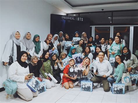 Sadly, i didn't have enough batteries to compare the brightness of light at the same time. Ramaikan Kota Bandung Dan Yogyakarta, Ini Antusiasme Para ...