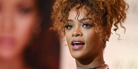 Rihanna Teilt R Hrenden Post Ber Ermordeten Cousin