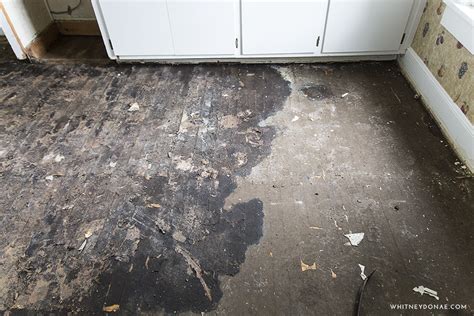 Having to remove roofing tar from metals and other materials can be difficult, especially when you're just trying to clean. How To Remove Tar Paper From Wood Floors — Whitken & Co