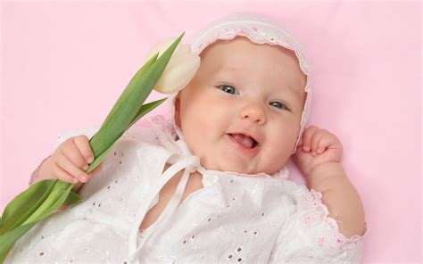 Free Download Roze Baby Bureaublad Achtergrond Met Kindje Met Tulp X For Your