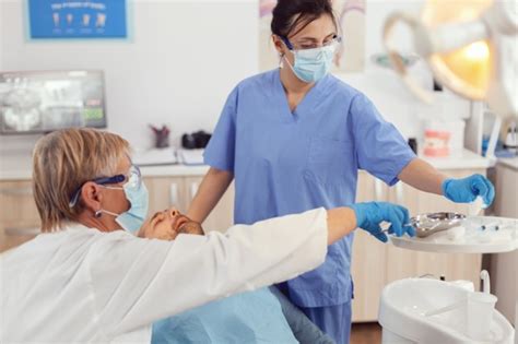 Difference Between A Dental Assistant Degree Vs Certificate