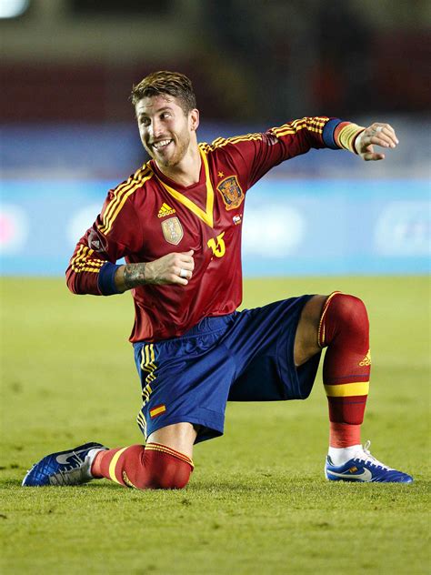 Capitán del @realmadrid y de la @sefutbol. Sergio Ramos cumple 100 partidos con la Selección | SEFutbol
