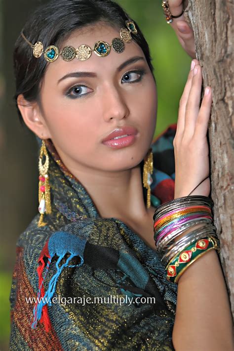 若いヌードアジアの女性 女性の写真