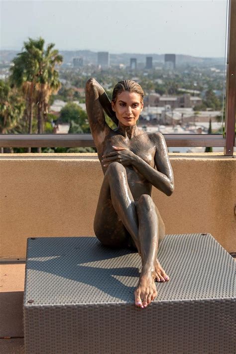Rachel Mccord Topless In Mud Photo Shooting Scandal Planet