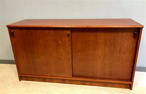 Pour aménager votre intérieur, découvrez les meubles de rangement compatibles avec chaque pièce de la maison : Meuble bas de rangement avec portes coulissantes ...