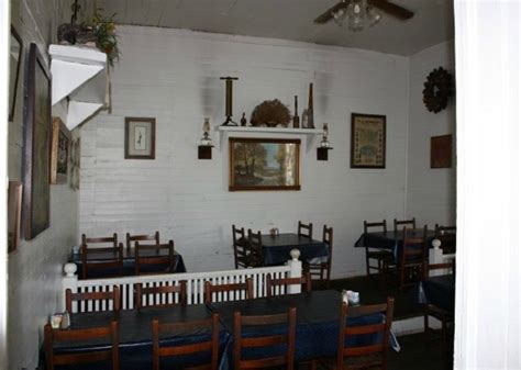 Mossy Grove Schoolhouse Restaurant In Troy Alabama Is A Must Visit