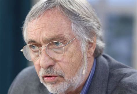 An actor with extensive film, television and theatre credits, he portrayed leading roles in acclaimed pictures such as. La respuesta de Luis Brandoni al exabrupto de Dady Brieva ...