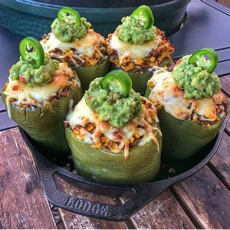 A delicious creamy blend of beef with mexican spices, tomato, onion, cream cheese and sour cream, oven baked to perfection in green peppers. KETO MEXICAN STUFFED GREEN PEPPERS!!! : Keto_Food