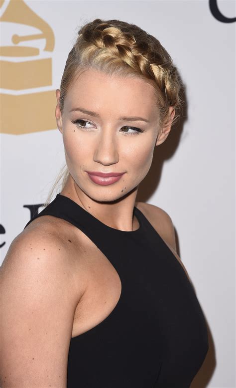 Iggy Azalea Blasts Papa John S Pizza For Releasing Her Private Information And This Situation