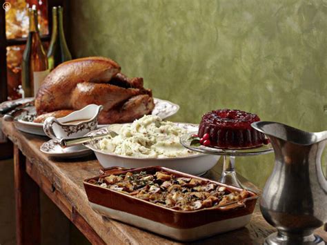 Easy Thanksgiving Buffet Table Display Ideas At Home