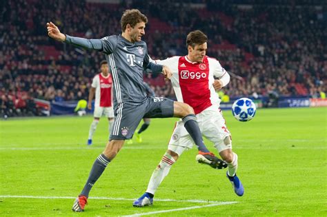 Chile got back on level terms thanks to var, who awarded them a penalty after nicolas tagliafico caught arturo vidal. Müller se disculpa con Tagliafico por patada en Champions ...