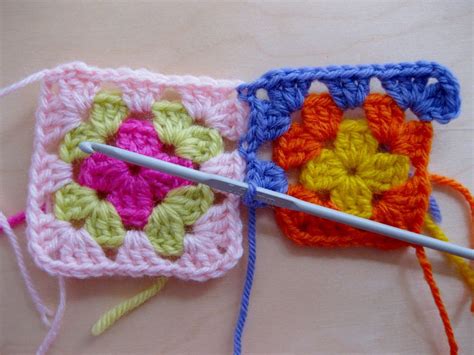 joining granny squares :: step 1 | Granny square, Joining 