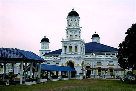 Ilustrasi kisah abu bakar (foto: Sultan Abu Bakar Mosque in Johore Baru, Malaysia | Islamic ...