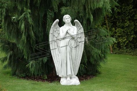 Heute ist engelfigur in unterschiedlichen stilen für jeden geschmack erhältlich. Engel Figur Statue Grabstein Figuren Statuen Skulptur ...