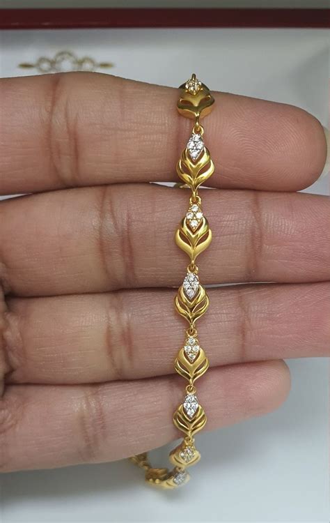 Gold Fancy Leaf Bracelet