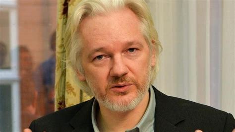 Periodistas Y Varios Abogados Del Fundador De Wikileaks Julian Assange