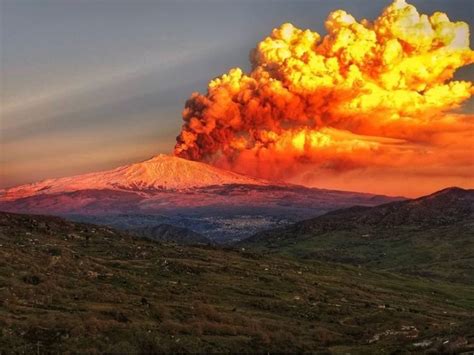 Mount Etna Spews Smoke And Ash In Spectacular New Eruption Metro News