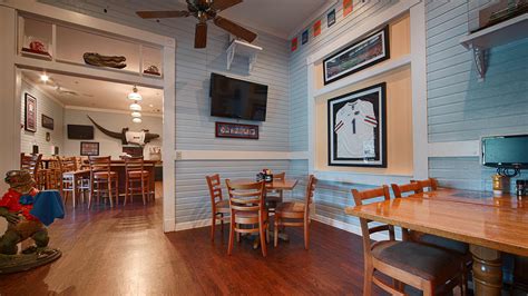 Gators Den Sports Grill