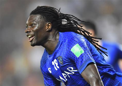 Maybe you would like to learn more about one of these? Gomis do Al Hilal comemora gol em frente ao elenco do ...
