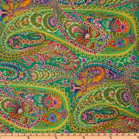 Another clothing where you oft find the paisley pattern is on the bandanas. Kaffe Fassett Paisley Jungle Green | Green fabric, Free ...