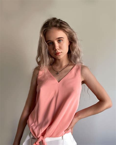 Alisa Goldfinch Photoshoot In Peach Color Top And White Bottom January 2022