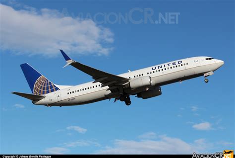 N73259 United Airlines Boeing 737 824