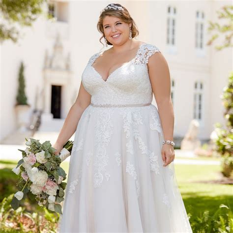 Welches Brautkleid für Mollige? Die besten Styling-Tipps
