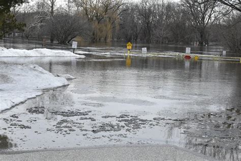 Rain Melting Snow Causes Flooding In Cedar Falls North Cedar Neighborhood Local News