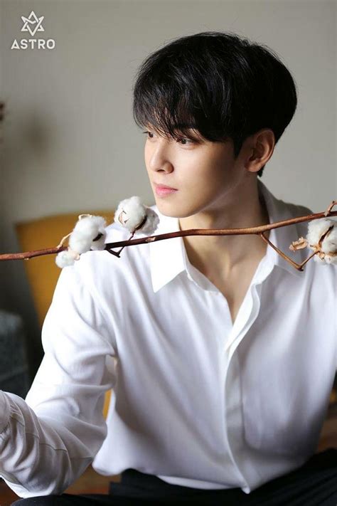 Karena kecerdasannya tersebut, ia ditunjuk sebagai presiden sekolah pada kelas 6 sekolah dasar. Cha Eun-woo Wallpapers - Wallpaper Cave