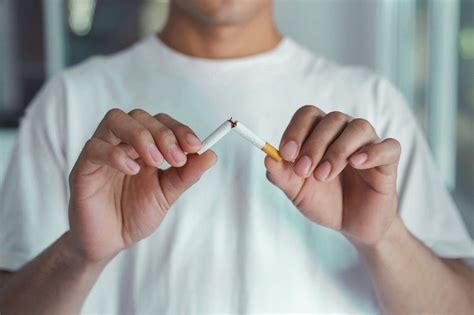 Dan risiko penyakit jantung, stroke, emfisema, gangguan saluran pernafasan, dll. Benarkah Vape Menurunkan Bahaya Rokok Tembakau? - Alodokter