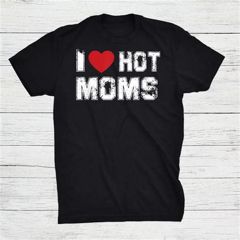 Distressed I Love Hot Moms Red Heart Shirt Teeuni