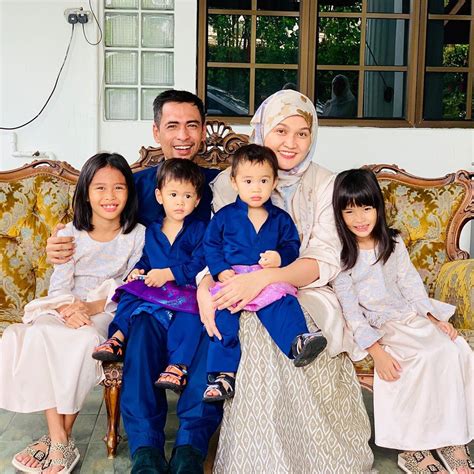 Sheikh muszaphar shukor recently took to his social media accounts to announce that he and his wife, dr. 'Nasib Baik Tak Pakai Kain Pelekat' - Telatah Anak Datuk ...